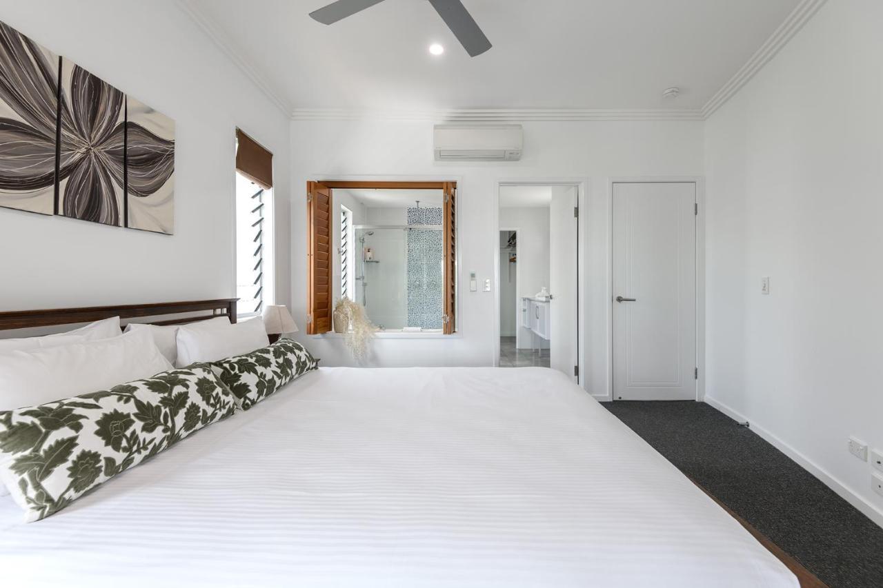 Island Views Beachfront Apartments Palm Cove Exterior foto